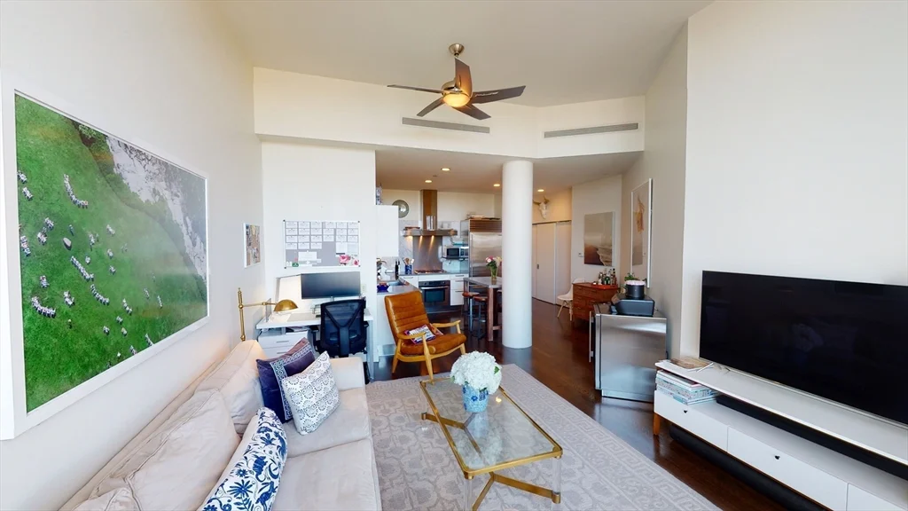 360 Newbury St, Back Bay
