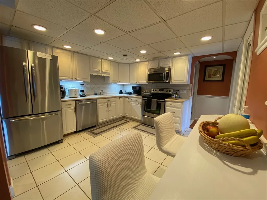 4 Shadowbrook Ln, Milford