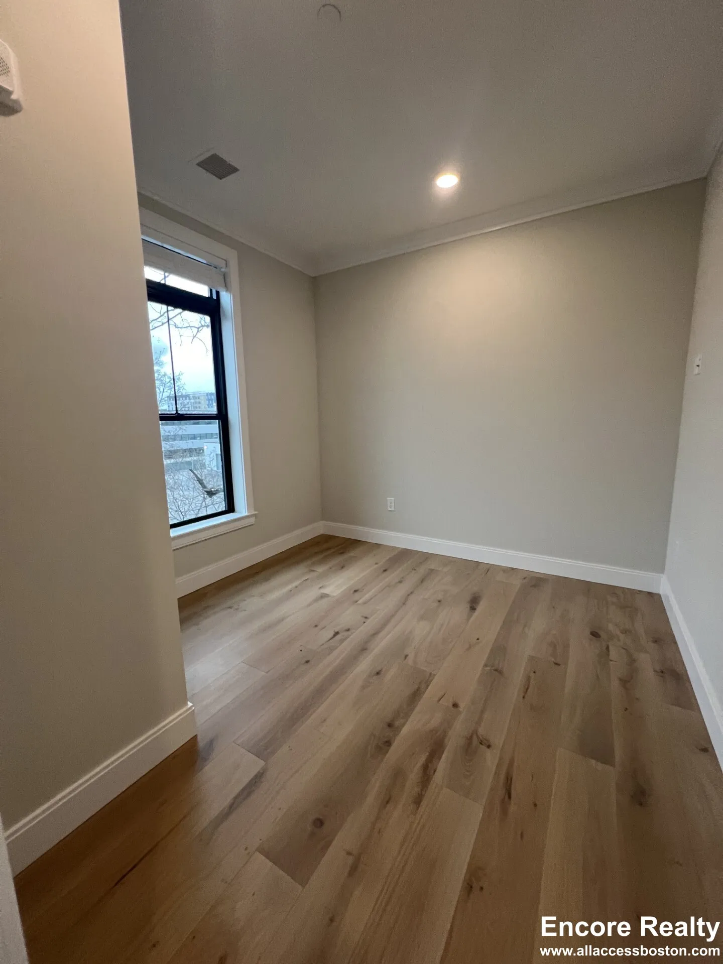 157 Everett St, Allston