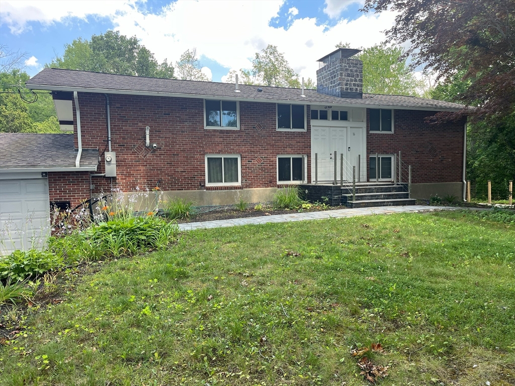 16 Foster Rd, Lexington