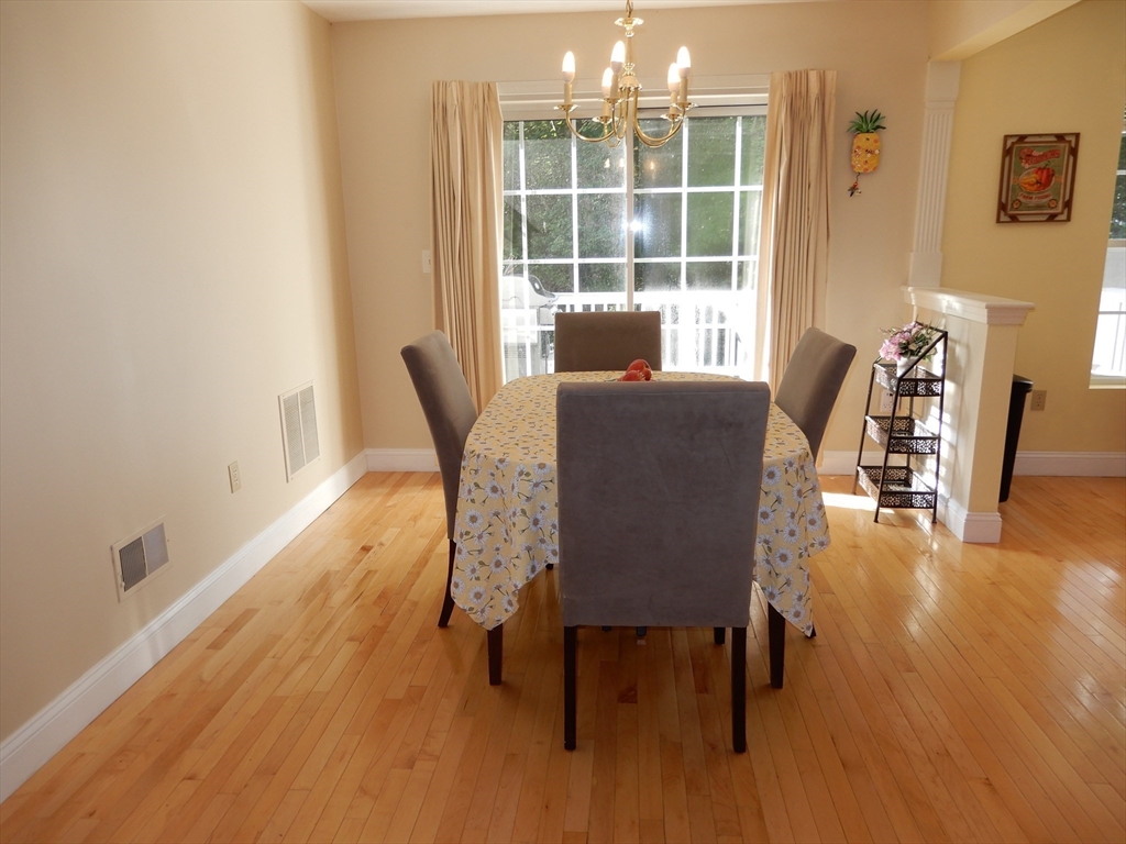 5 Bradshaw Ln, Foxboro