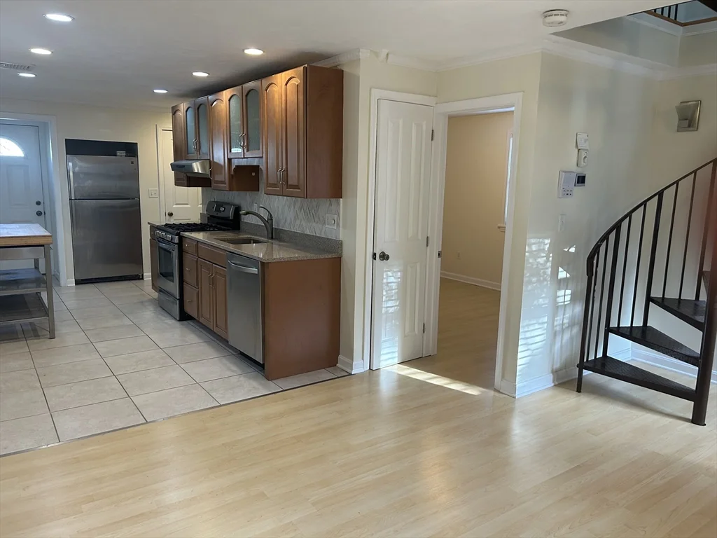 36 Hunting St, East Cambridge