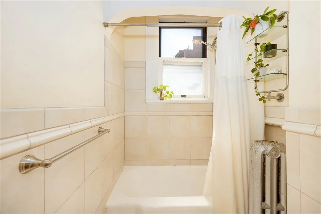 1064 Beacon St, Longwood