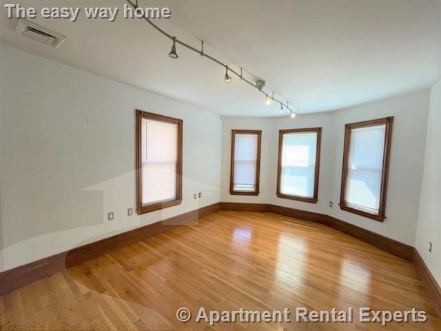 15 Conwell St, Davis Square