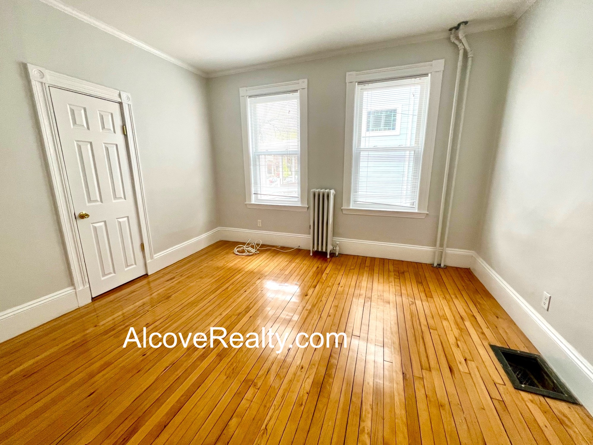 15 Farragut Ave, West Somerville