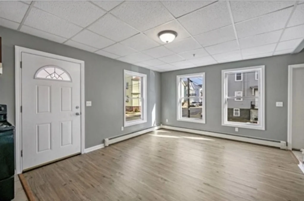 151 Whipple St, Fall River