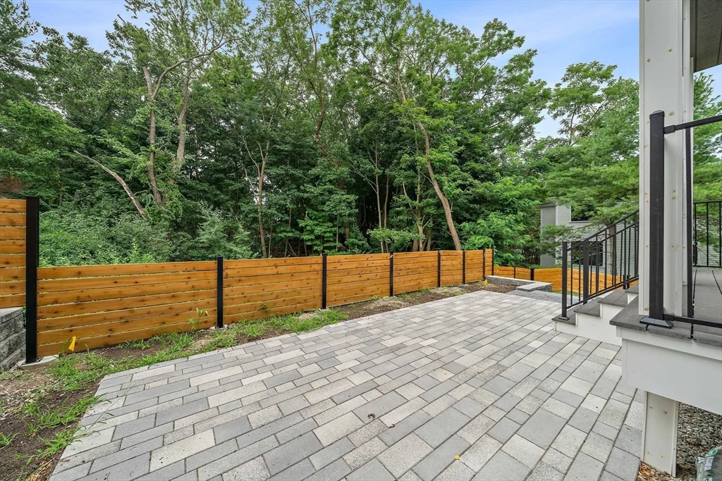 94 Thurston Rd, Newton Upper Falls