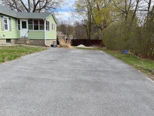 397 Massasoit Rd, Quinsigamond Valley