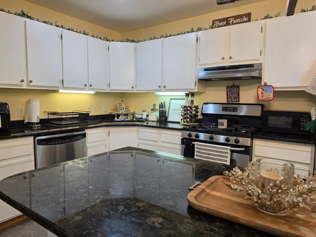 104 Johnson Rd, Chicopee