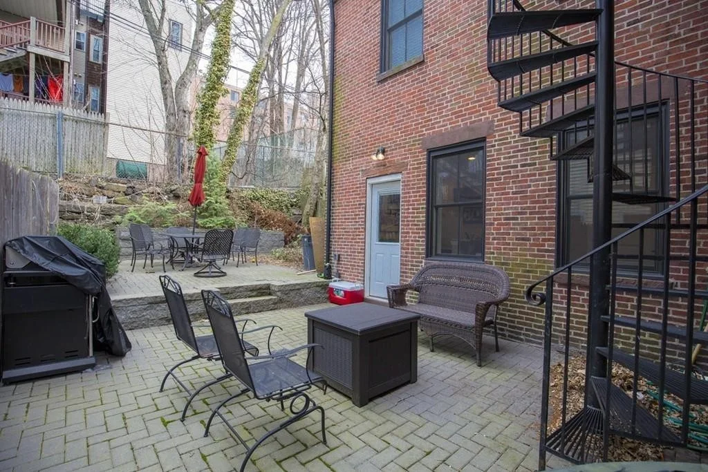 8 Gates St, South Boston