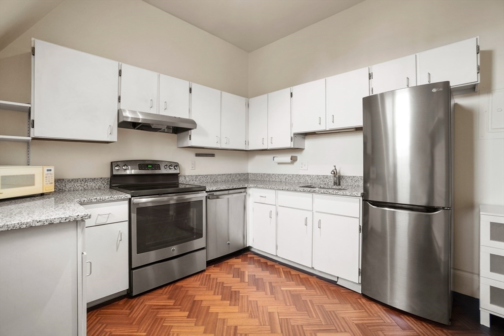 17 Gloucester St, Back Bay