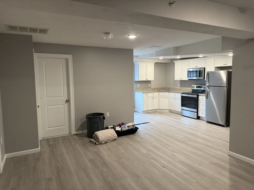 10 Leyden St, Plymouth