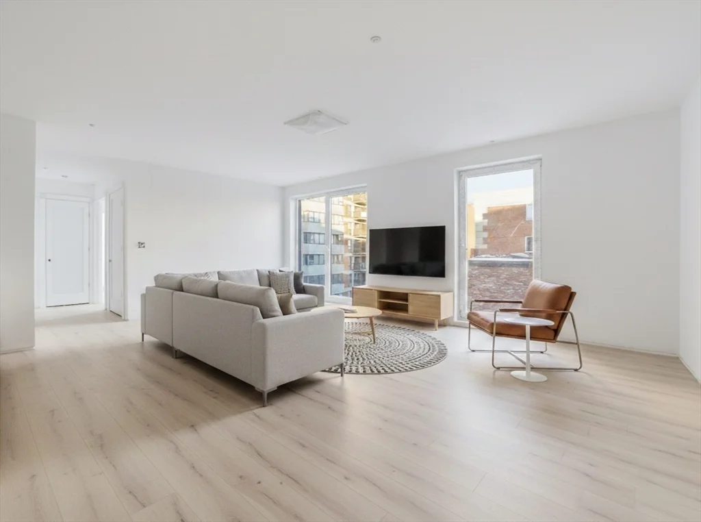 1035 Commonwealth Ave, Allston