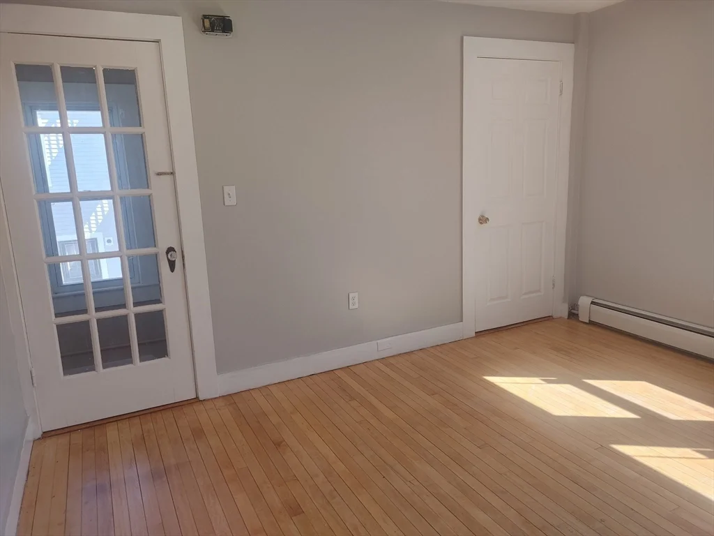 16 Wall St, Foxboro