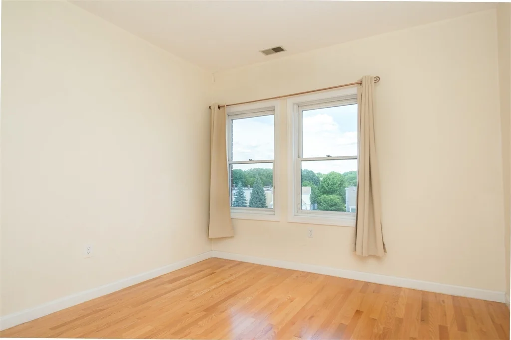 2456 Massachusetts Ave, North Cambridge