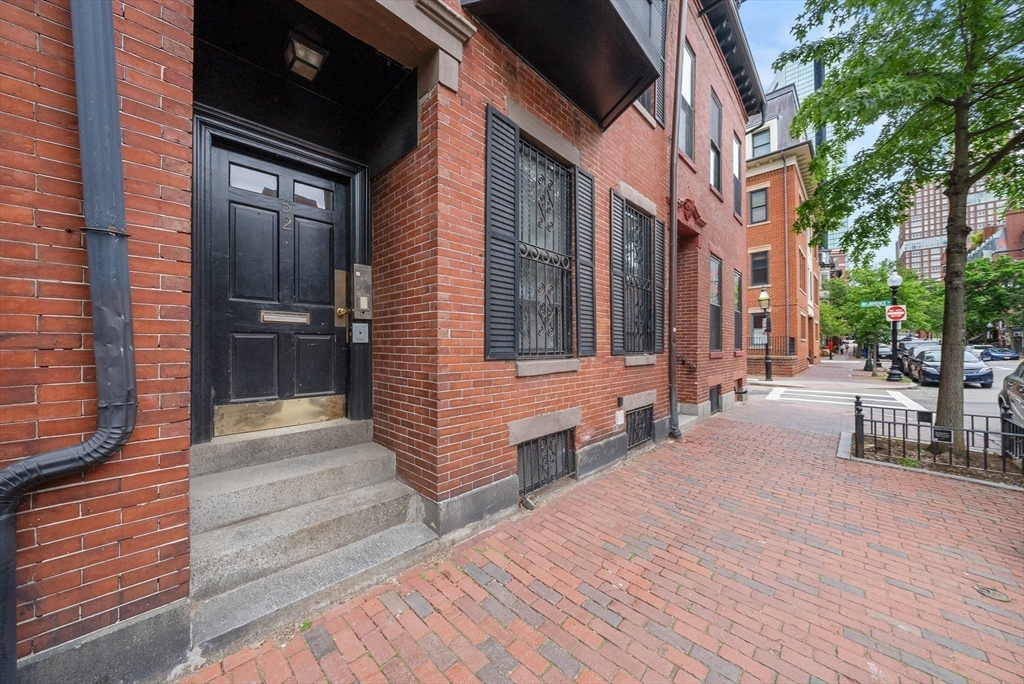 52 Clarendon St, South End