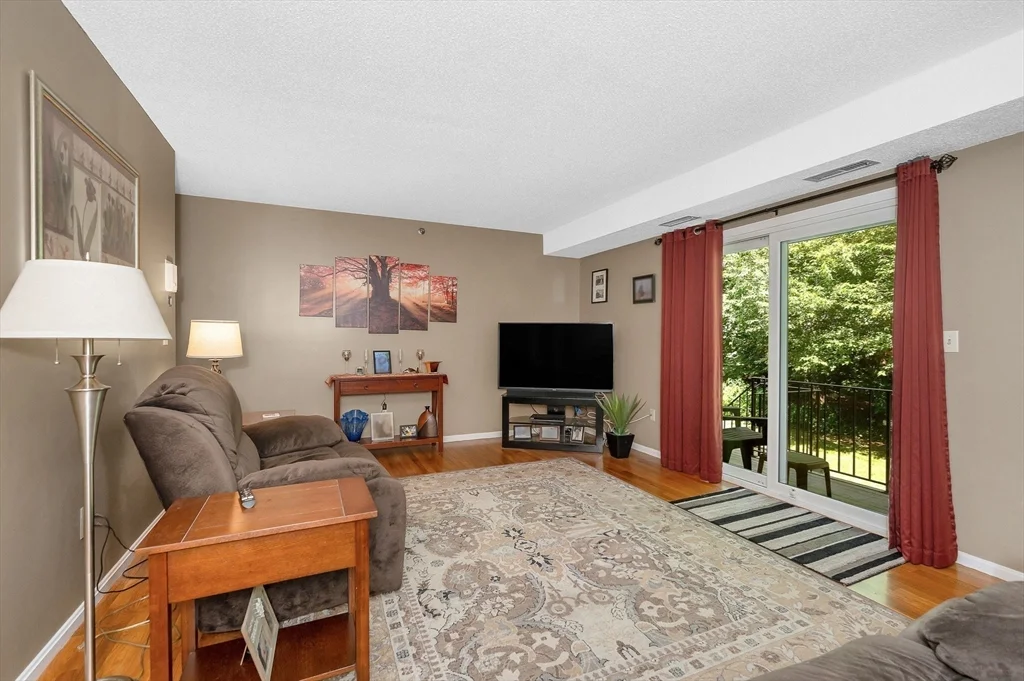 124 Tennis Plaza Rd, Dracut