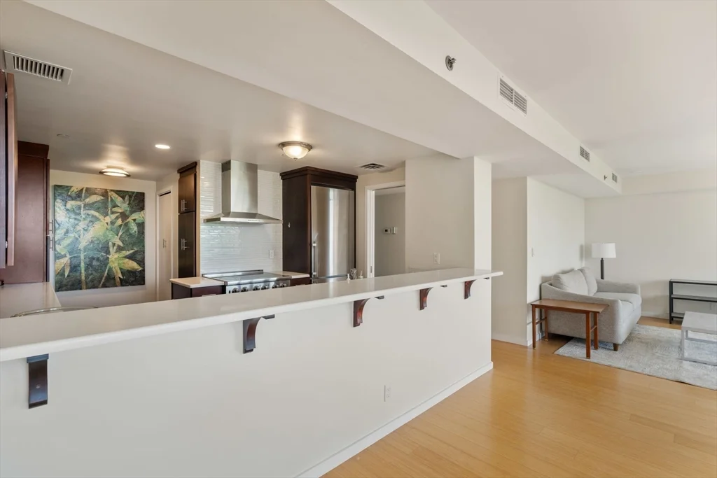 975 Memorial Dr, West Cambridge