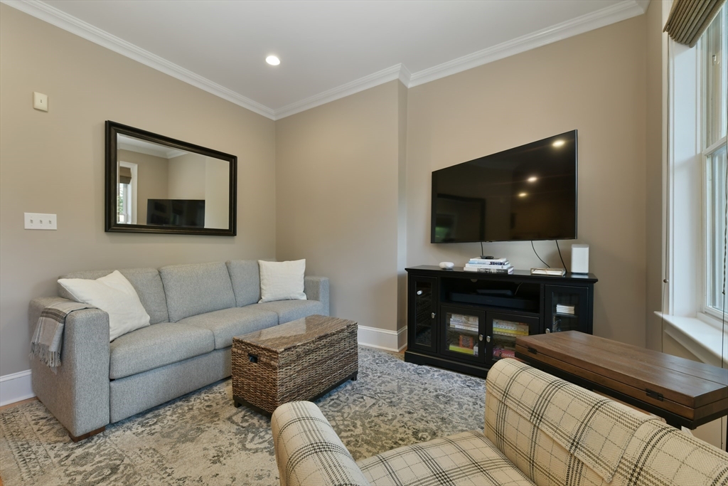 209 W Springfield St, South End