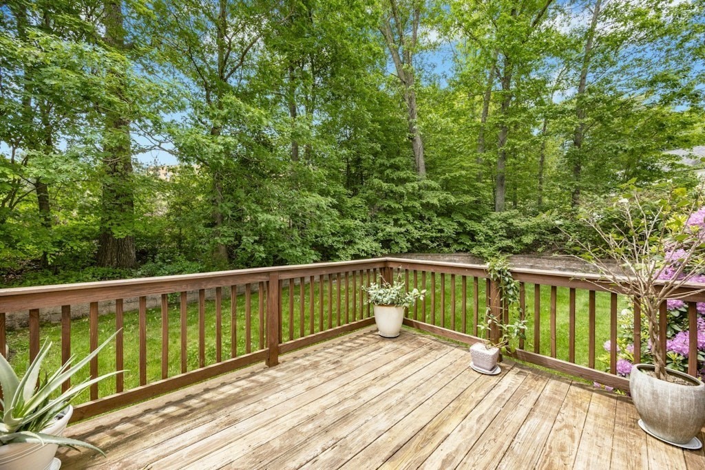 2 Arrowhead Ln, Westborough