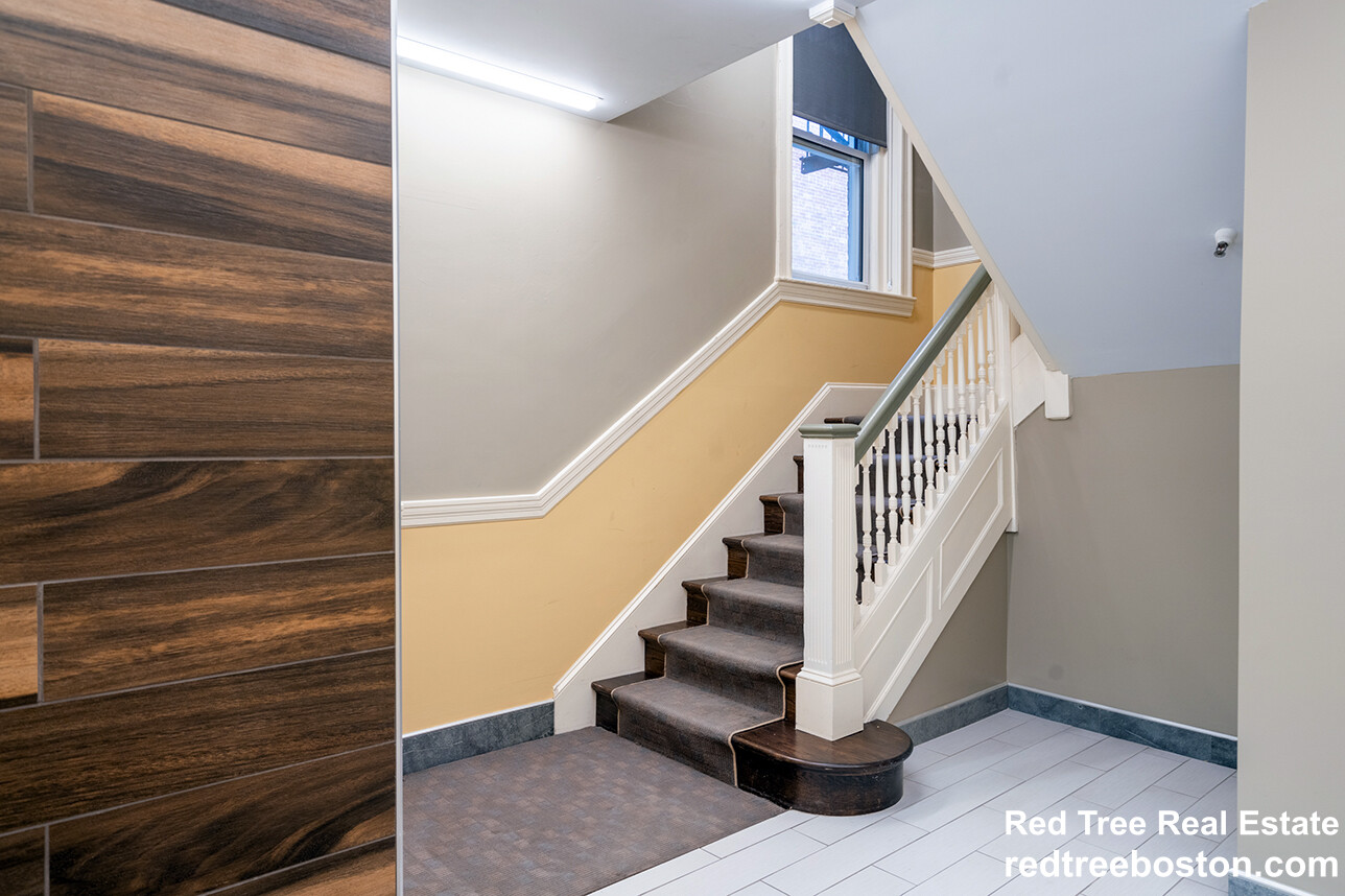 35 Park Dr, Fenway