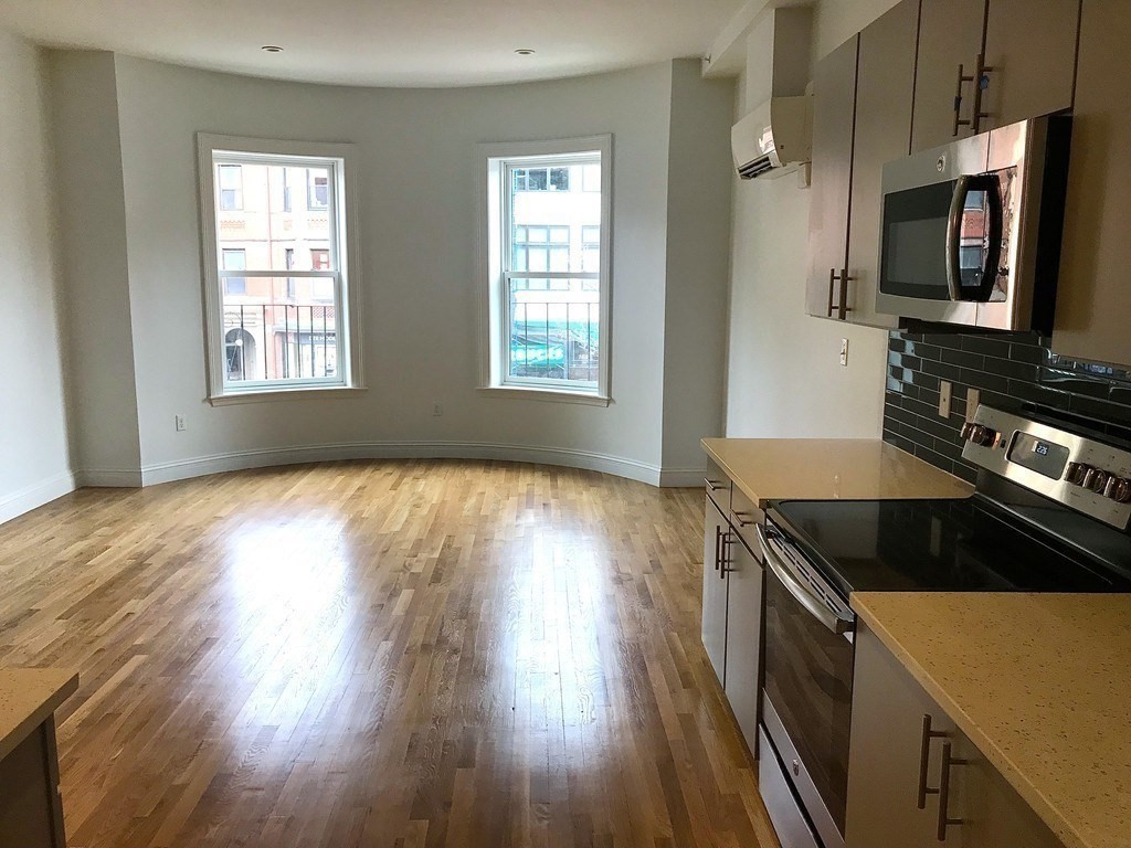 166 Newbury St, Back Bay