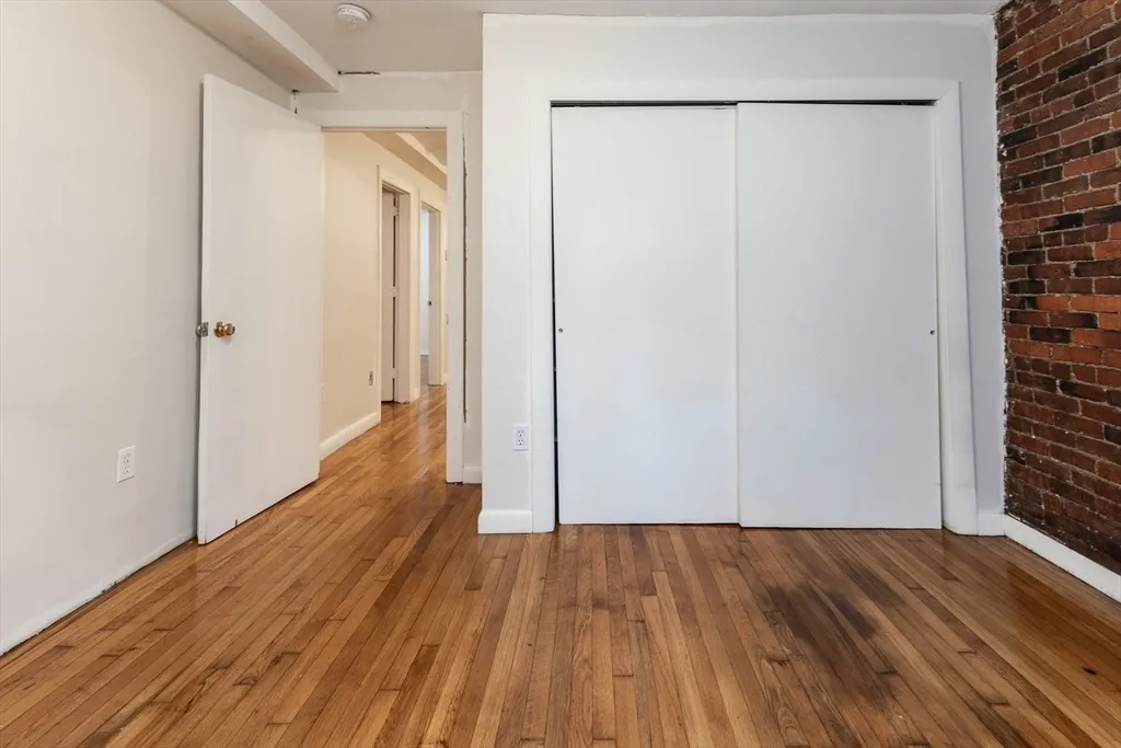 16 Cumberland St, Back Bay