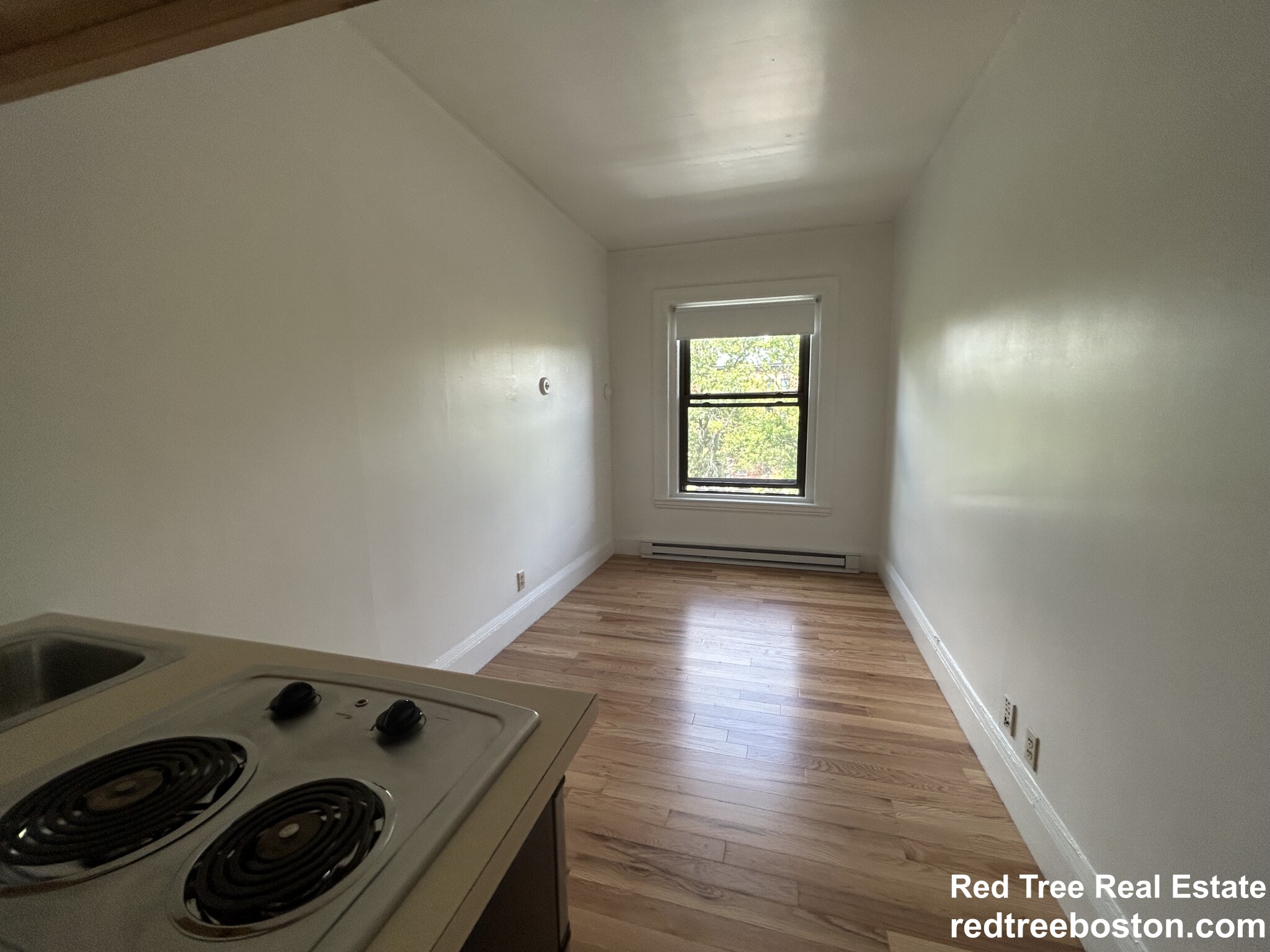 1061 Beacon St, Longwood