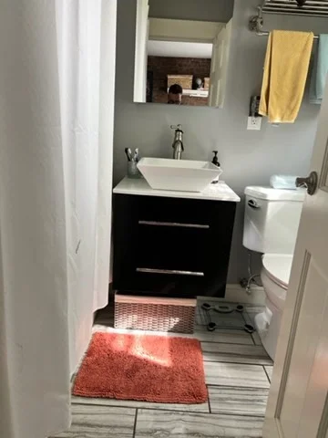 4 Centre Pl, Roxbury