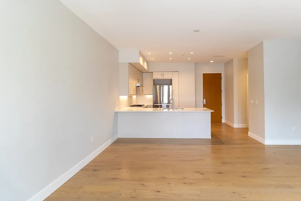 10 Shipyard Dr, Hingham