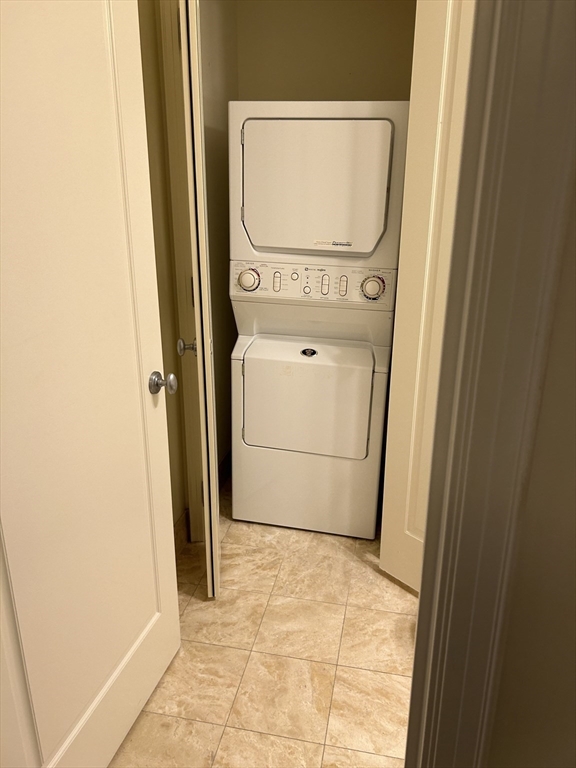 1 Charles Street S, Back Bay