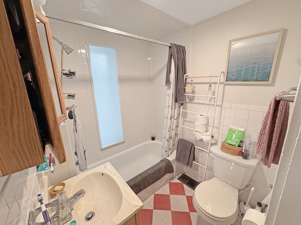 7 Albion Ter, Magoun Square