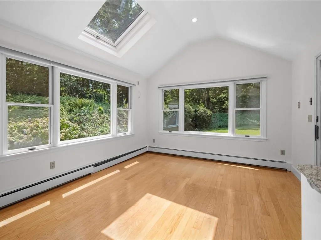 15 Woodridge Rd, Dover