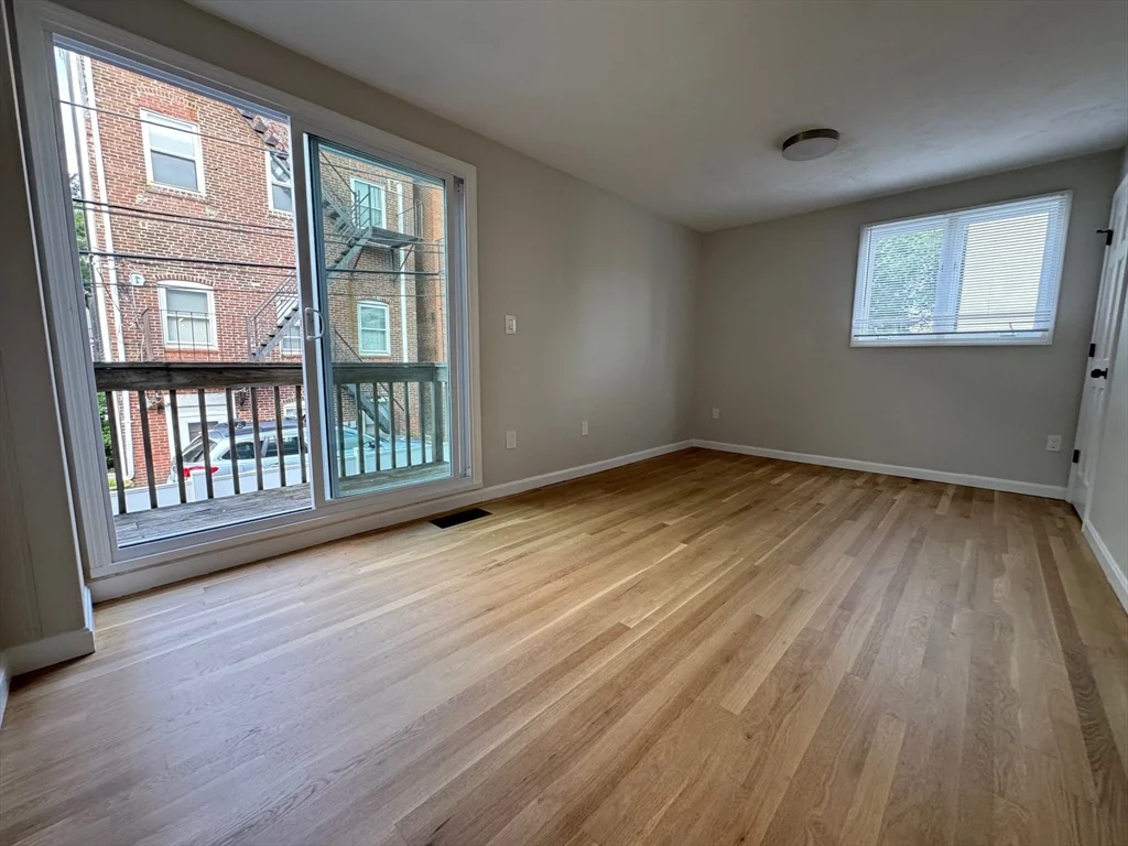 91 Bolton St, South Boston