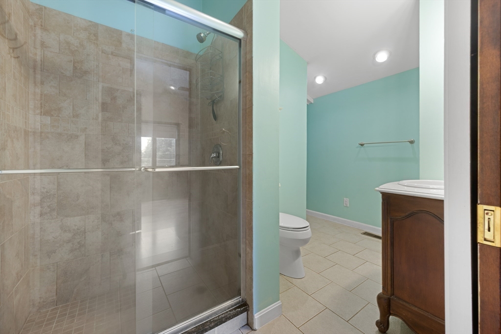 47 Oriole Dr, Dracut