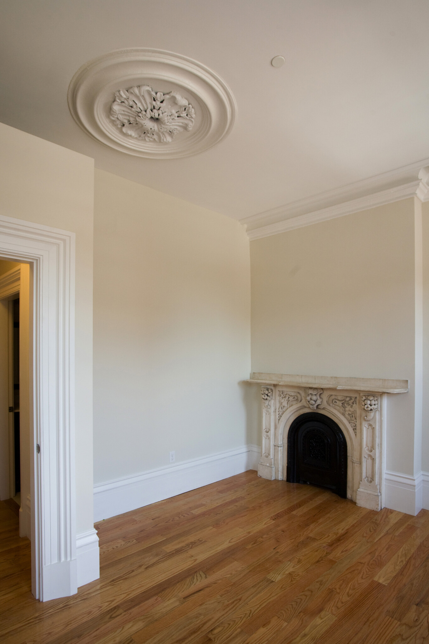 658 Massachusetts Ave, South End