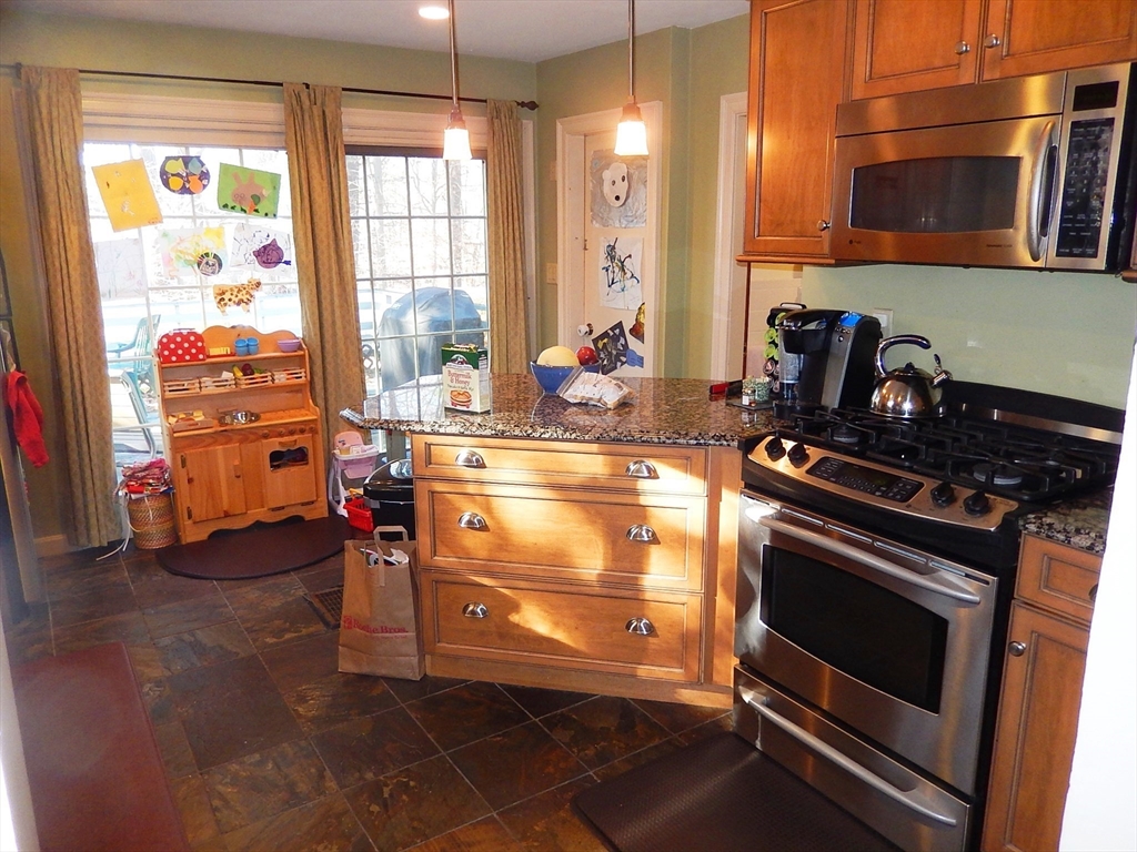 8 Castle Rd, Wayland