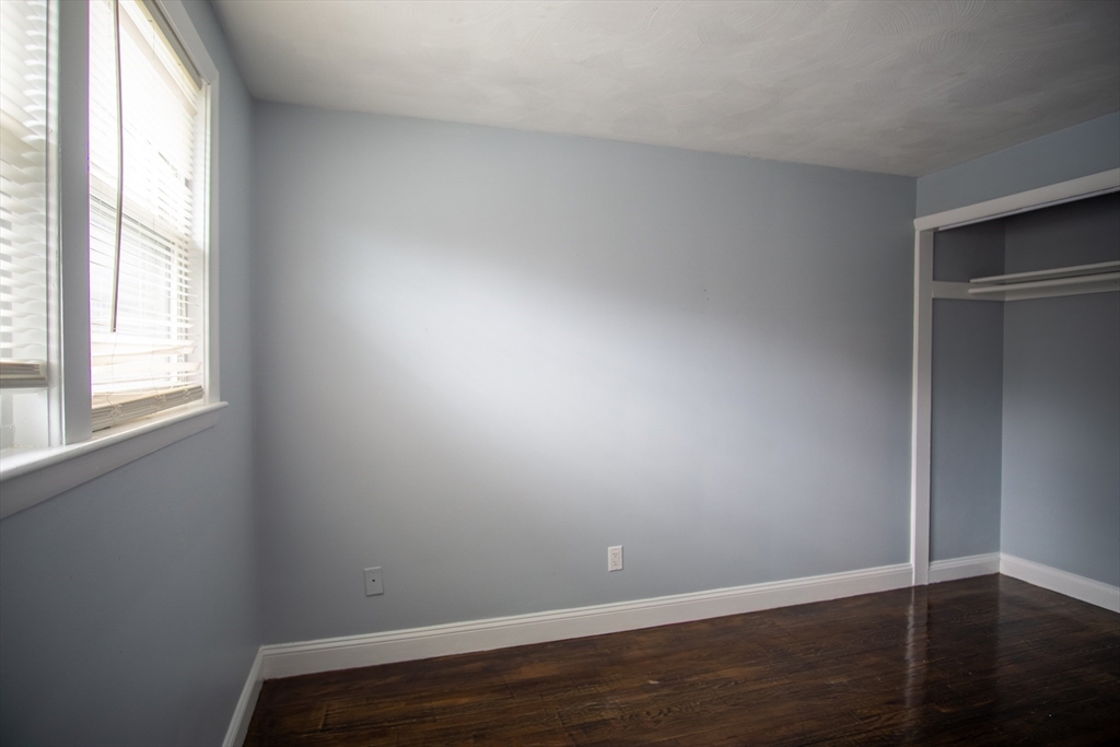 63 Mcgarvey Rd, Stoughton