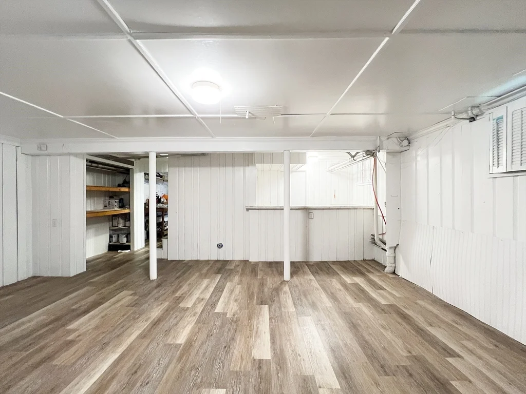 31 Grassmere Rd, Chestnut Hill