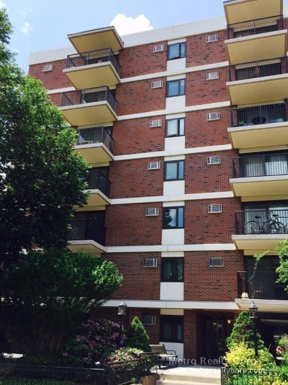 80 Pleasant St, North Brookline