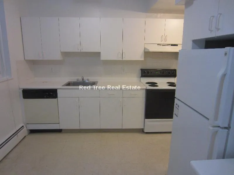 17 Green St, North Brookline