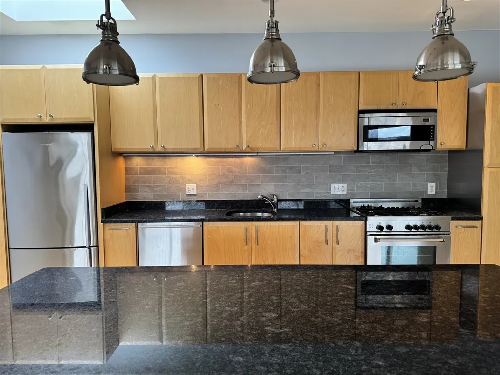 950 Dorchester Ave, Dorchester