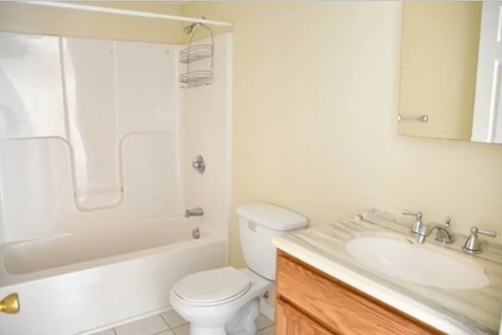 19 Collins Rd, Northborough