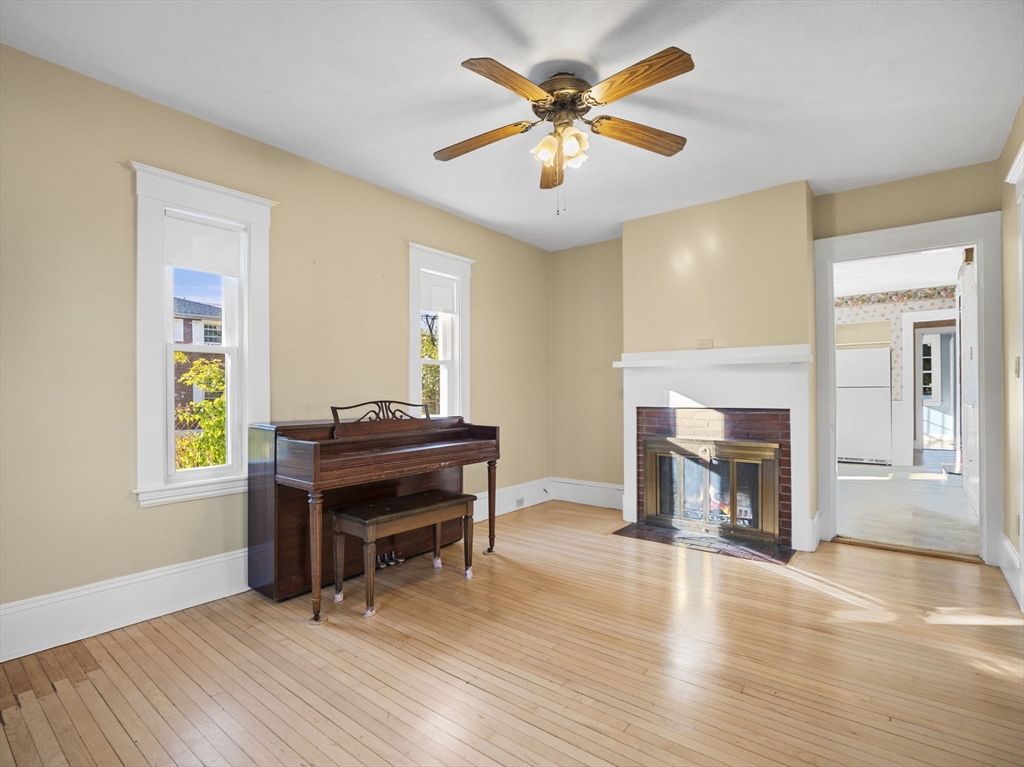 14 R Charles St, Danvers