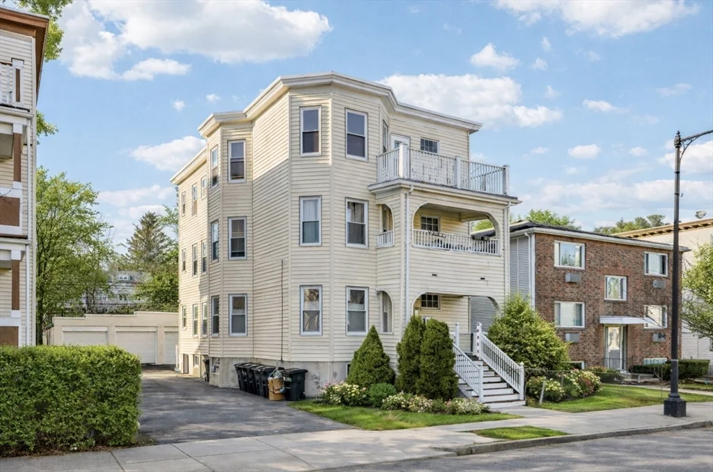 559 Hyde Park Ave, Roslindale
