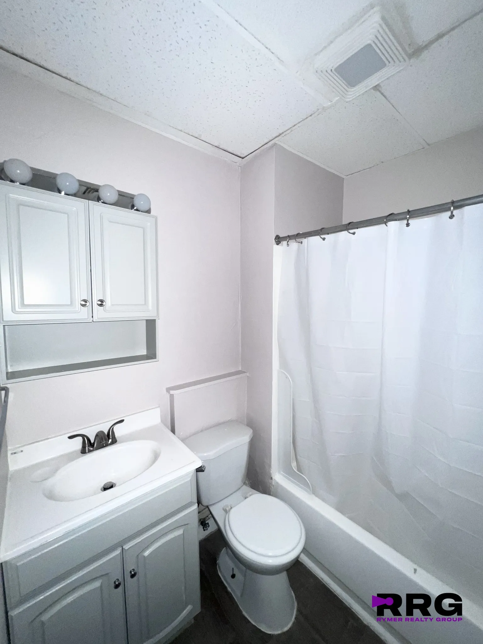 52 Blue Hill Ave, Roxbury