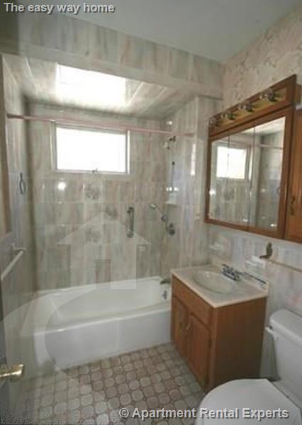 10 Greenleaf Ave, Tufts