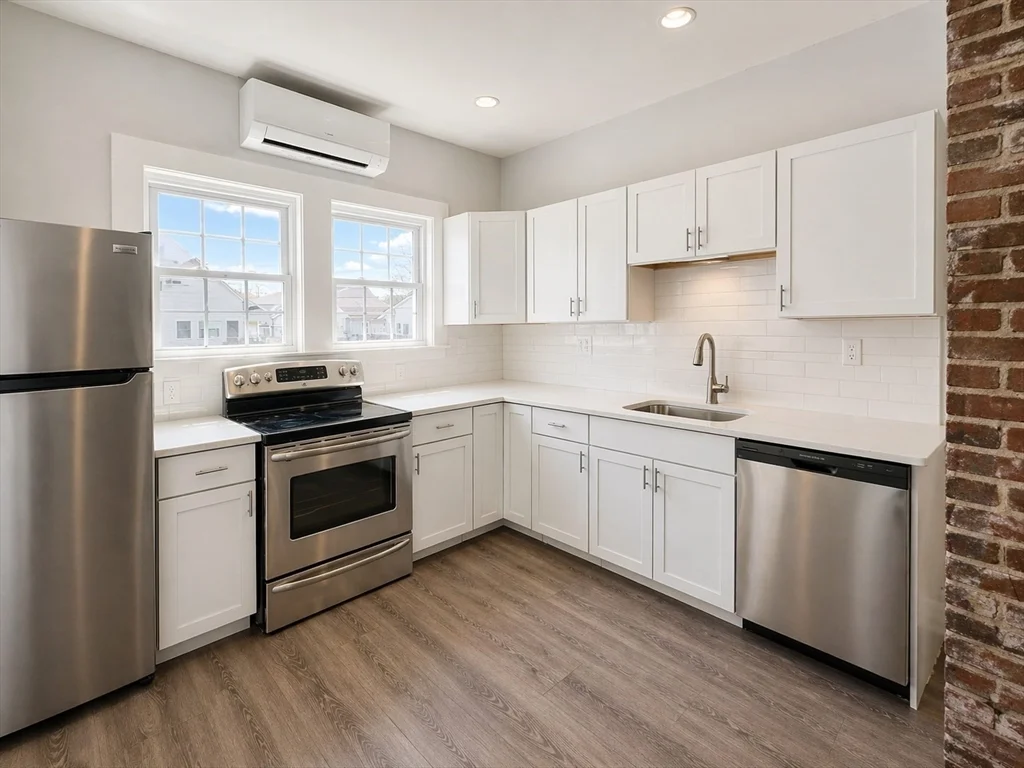 159 Parsons, Oak Square