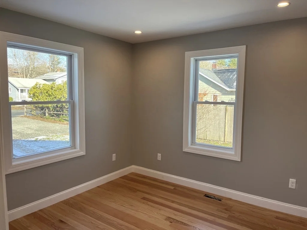 14 Cherry Rd, Beverly