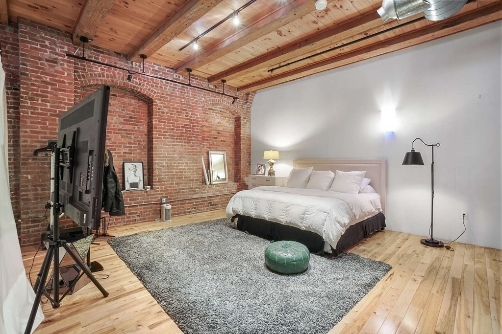 21 Wormwood St, South Boston